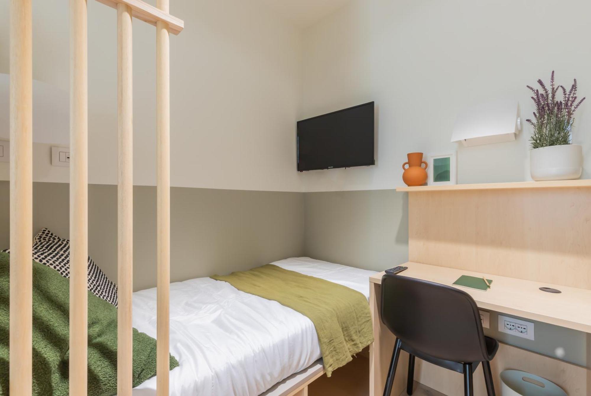 Well-Located Campus Rooms Near City Park Milán Exterior foto