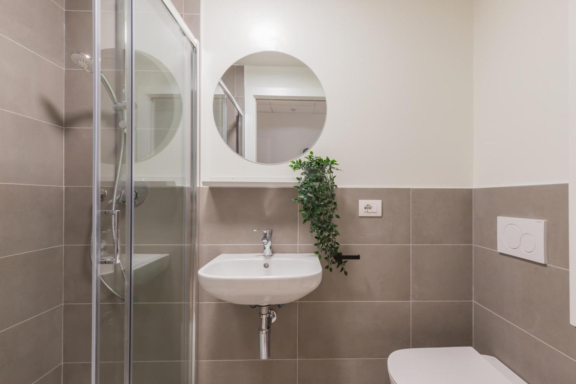 Well-Located Campus Rooms Near City Park Milán Exterior foto