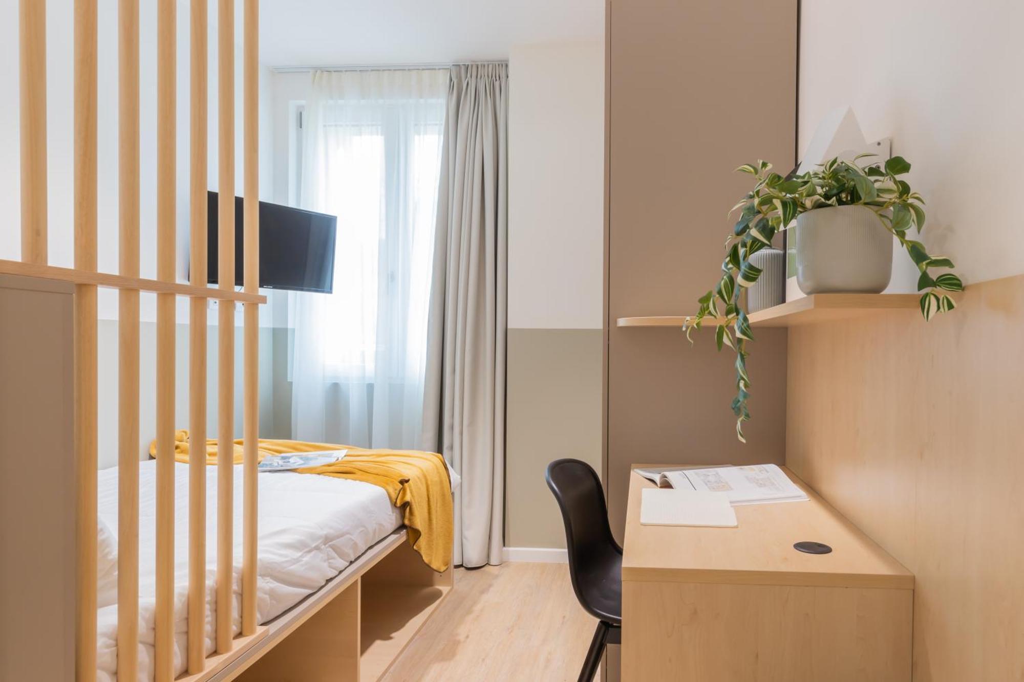 Well-Located Campus Rooms Near City Park Milán Exterior foto